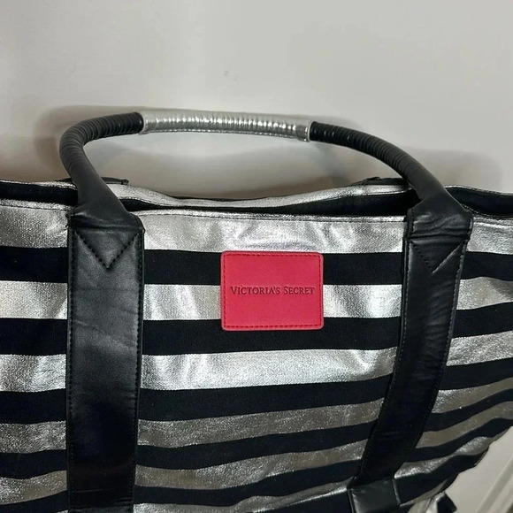 VICTORIA'S SECRET ZEBRA STRIPED TOTE BAG - Picture 6 of 10